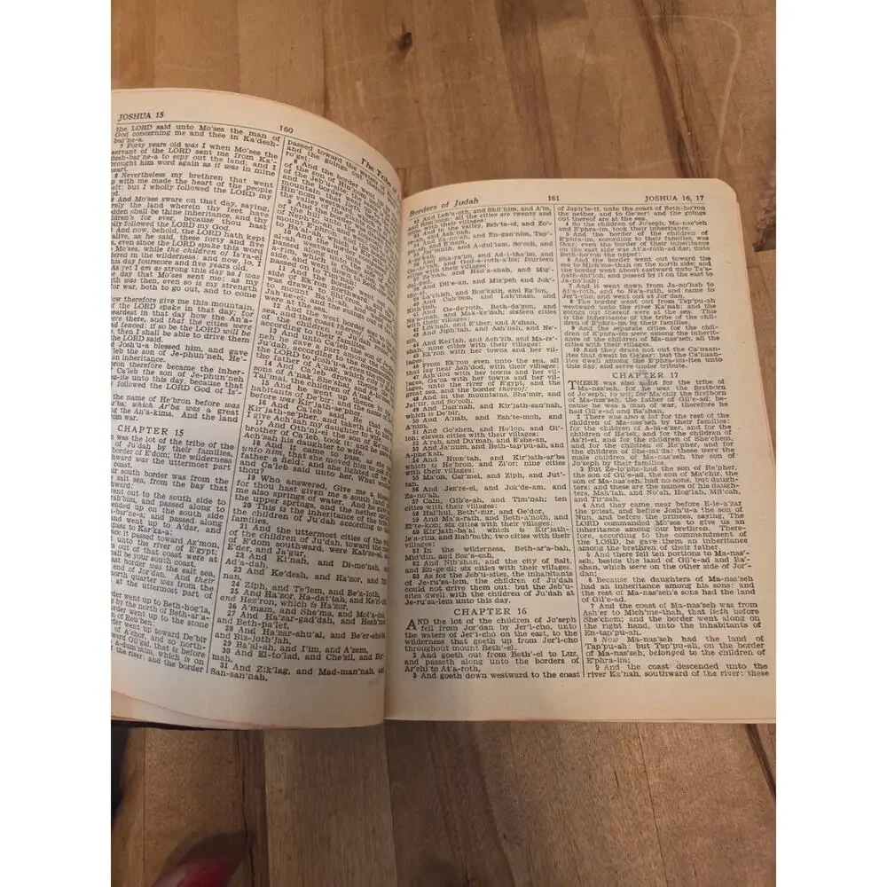 Vintage 1930s KJV World Publishing Holy Bible. Black pebble leather, great shape